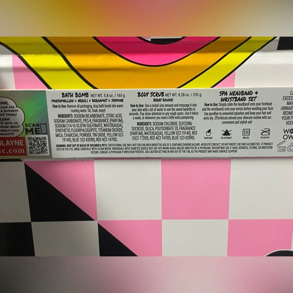 Looney Tunes Hi Tweety Spa‎ Box Set- Bath Bombs, Body Scrub, and Headband Set!